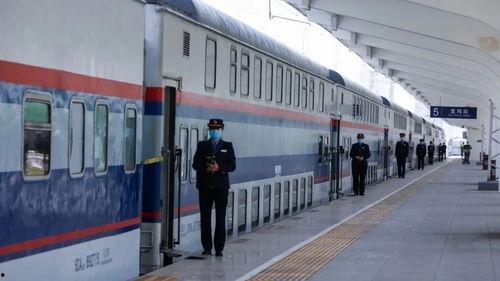 国产双层列车视频,国产双层列车风采展示