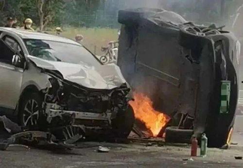 国产电车撞车自燃视频,事故视频曝光引关注